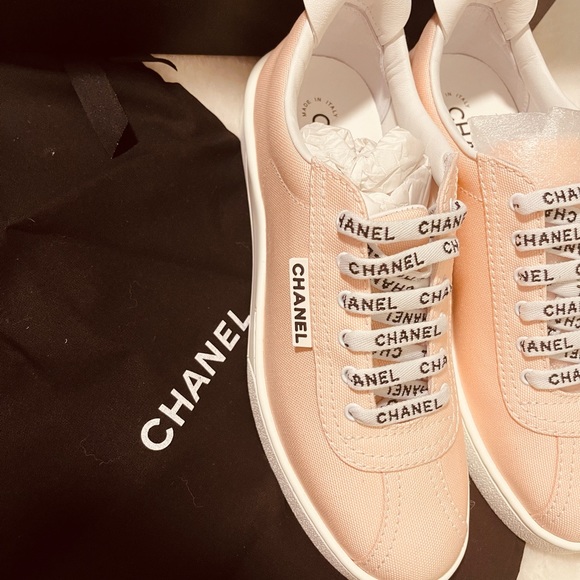 CHANEL PINK LOGO WEEKENDERS TENNIS SHOES NWT💐 - Picture 5 of 10